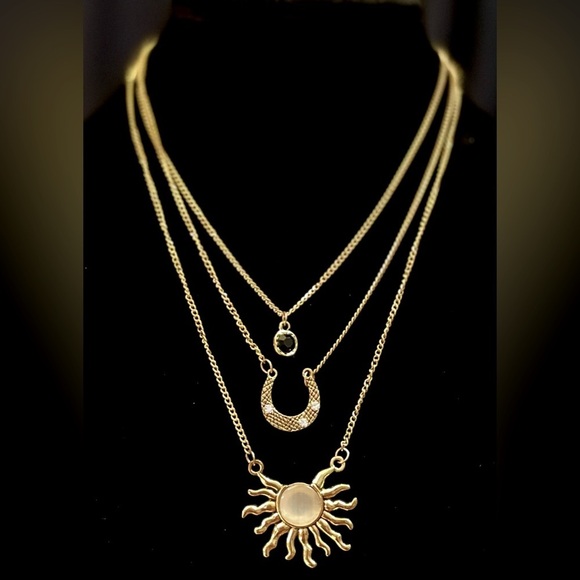 Jewelry - Gold tone triple strand necklace​​​